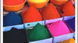 Bột màu tung và ném